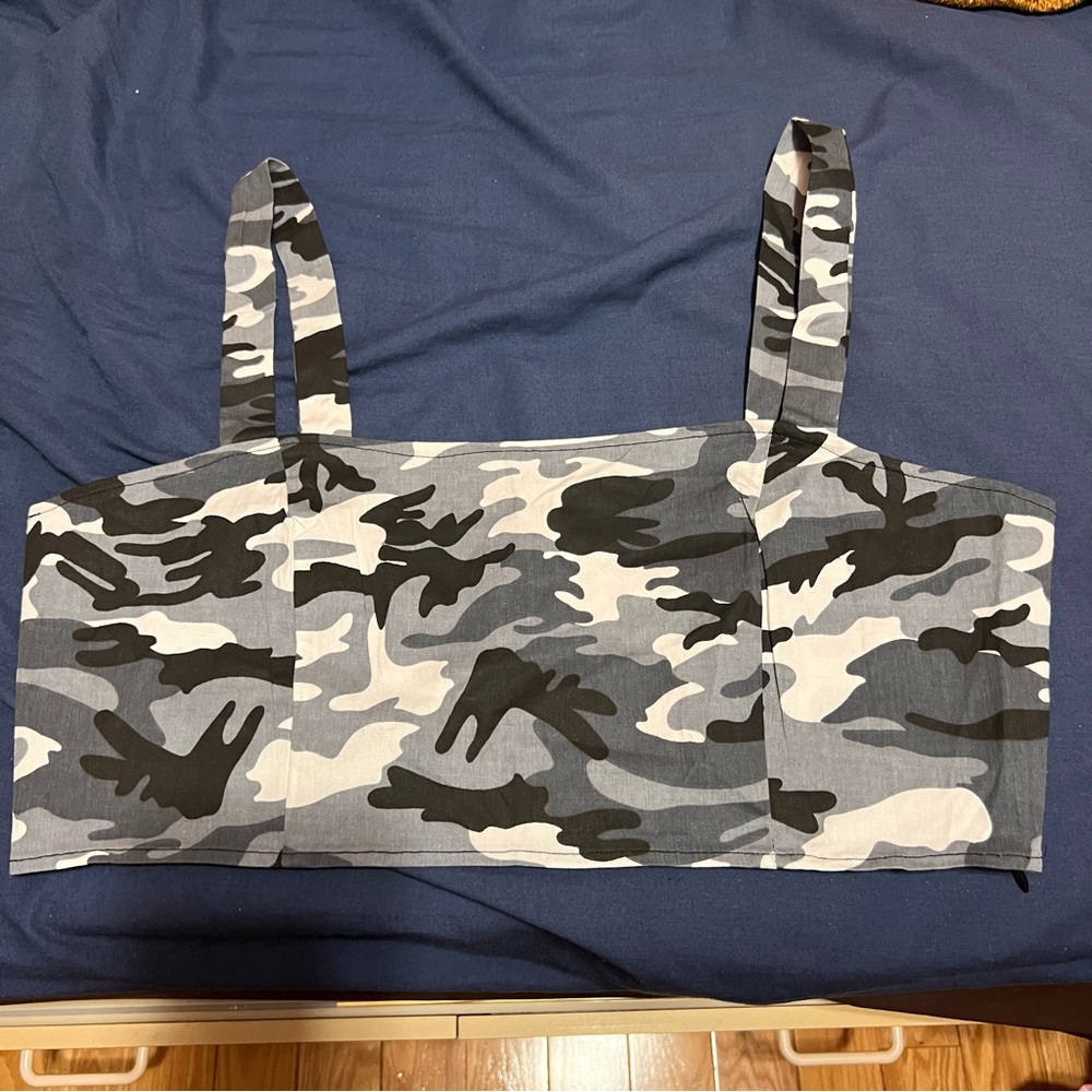 Morrisday the Label white camoflauge tank top with zipper size large